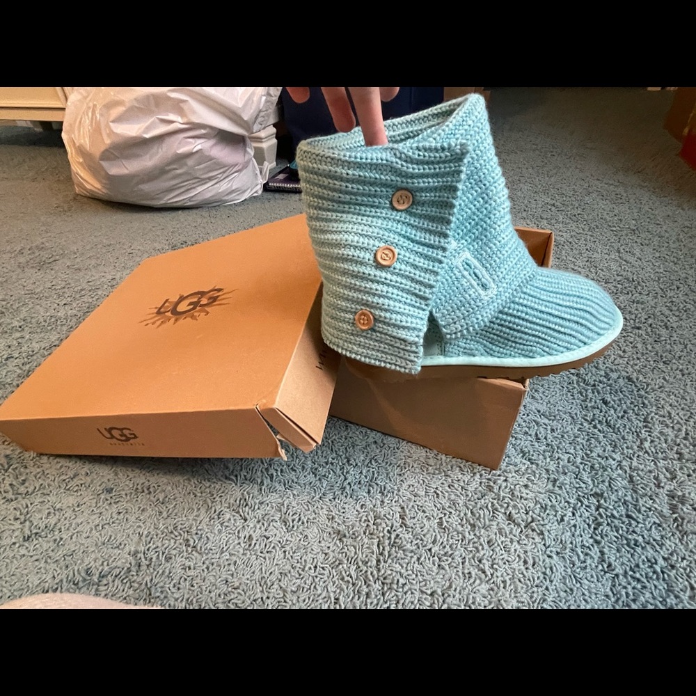 Womens Ugg sweater boots, style: Classic Cardy, size: 6